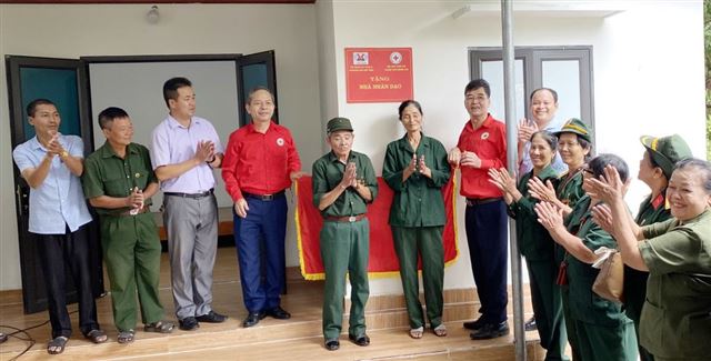 Quảng Ninh: Bàn giao nhà nhân đạo cho hộ khó khăn