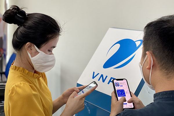 Chuyển hướng hỗ trợ 400.000 máy tính bảng sang hỗ trợ điện thoại thông minh cho hộ nghèo