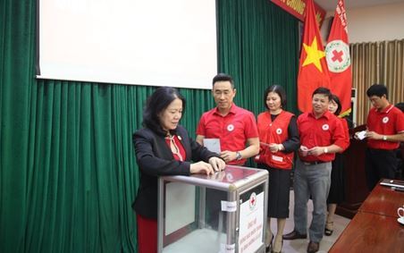 Hội Chữ thập đỏ Việt Nam: Sát cánh cùng đồng bào miền Trung vượt qua bão lũ