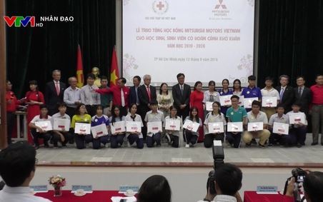 Chăm lo Tết Trung thu cho trẻ em vùng lũ, trẻ khuyết tật, mồ côi VTV1 Ngày 23 09 2019