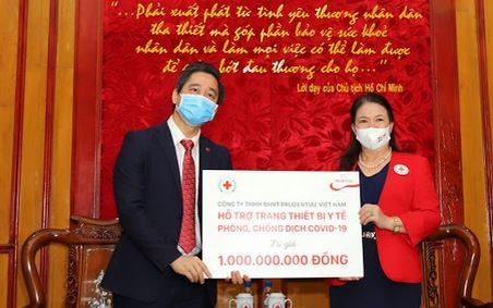 Nhiều tổ chức, doanh nghiệp chung tay cùng Hội CTĐ VN đẩy lùi dịch bệnh VTV1 Ngày 27 04 2020