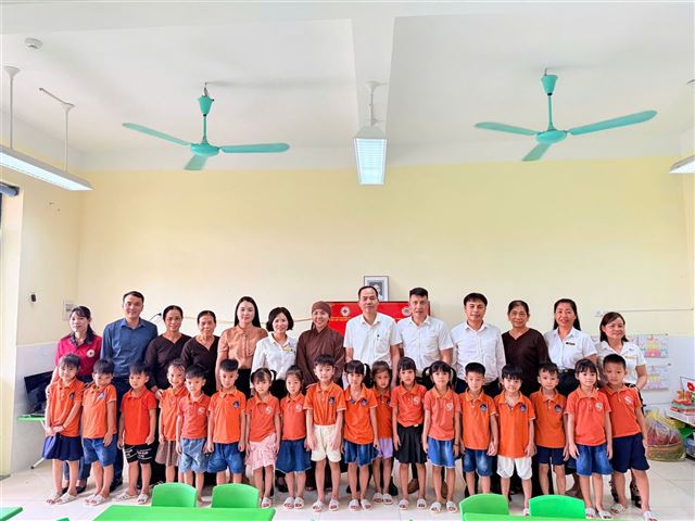 Hội CTĐ Ba Vì với chương trình bữa cơm Nhân ái