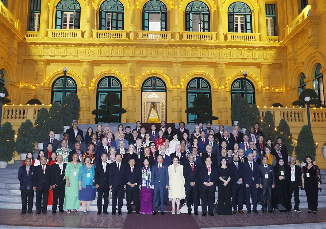 Chủ tịch nước Võ Văn Thưởng và các đại biểu tham dự Hội nghị AP-11 chụp ảnh lưu niệm. (Ảnh: Thống Nhất)