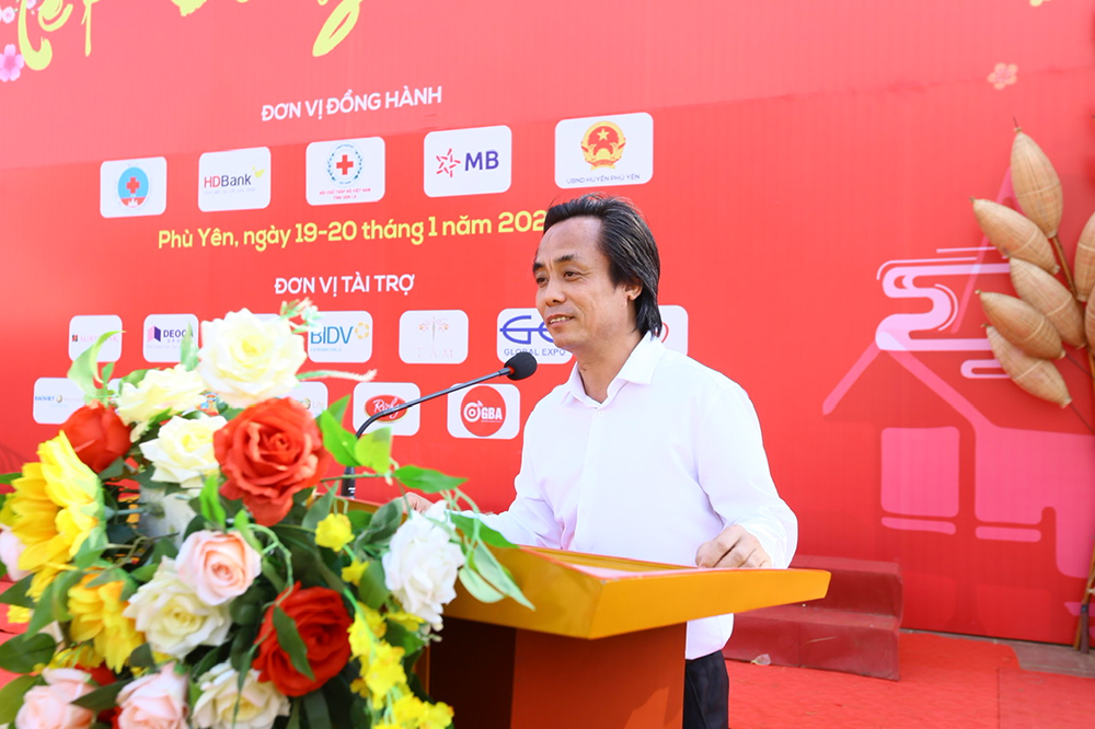 Ông Phạm Văn Hà -  Giám đốc Trung tâm Truyền hình Nhân đạo, Trưởng Ban tổ chức phát biểu khai mạc “Tết đồng bào” năm 2024