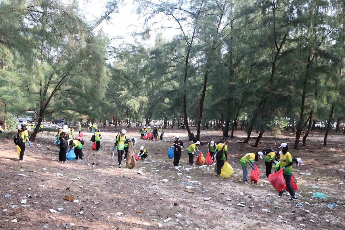 Huế: Hàng trăm người đi bộ nhặt rác hưởng ứng Ngày Môi trường thế giới - Ảnh 5.
