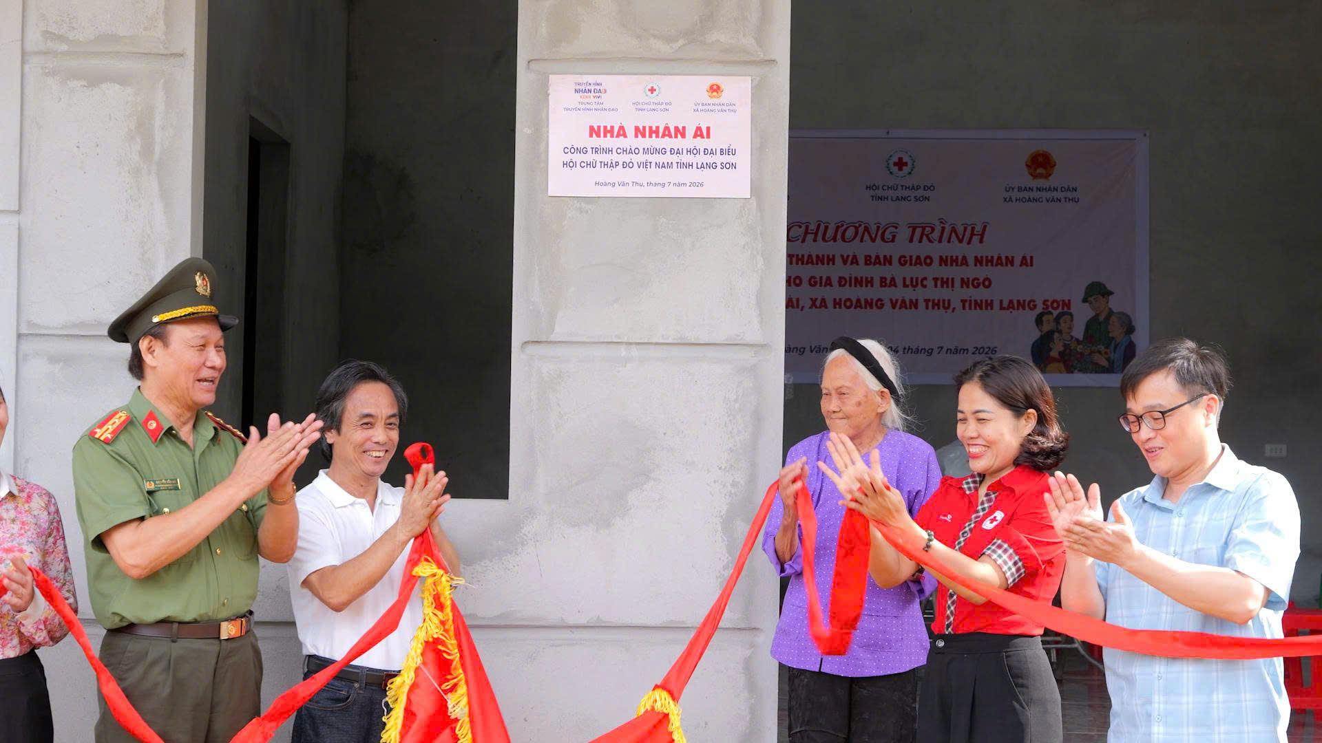 Chương trình “Tri ân tháng 7”: Khám bệnh, trao hơn 400 suất quà tại xã biên giới Hoàng Văn Thụ, tỉnh Lạng Sơn- Ảnh 6.