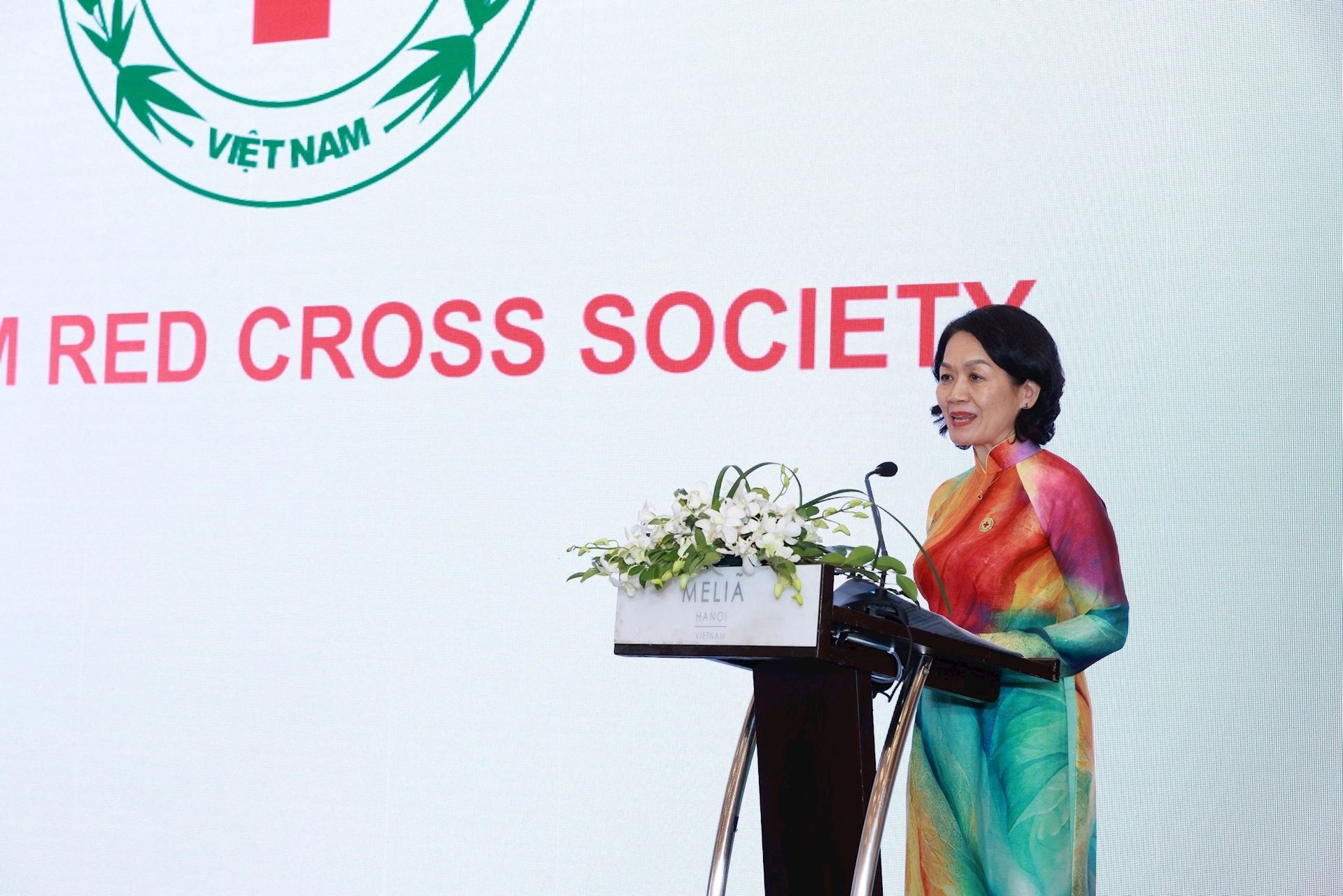 Bà Bùi Thị Hoà - Chủ tịch Hội Chữ thập đỏ Việt Nam phát biểu tại lễ bế mạc.