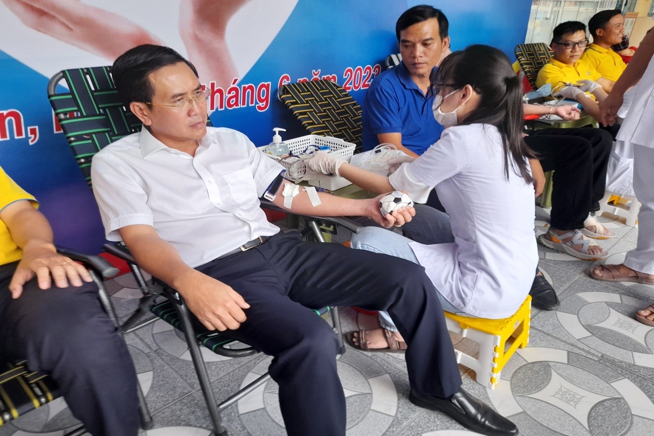 Ninh Thuận: Biểu dương, tôn vinh các tập thể, cá nhân, gia đình tham gia Hiến máu tình nguyện - Ảnh 1.