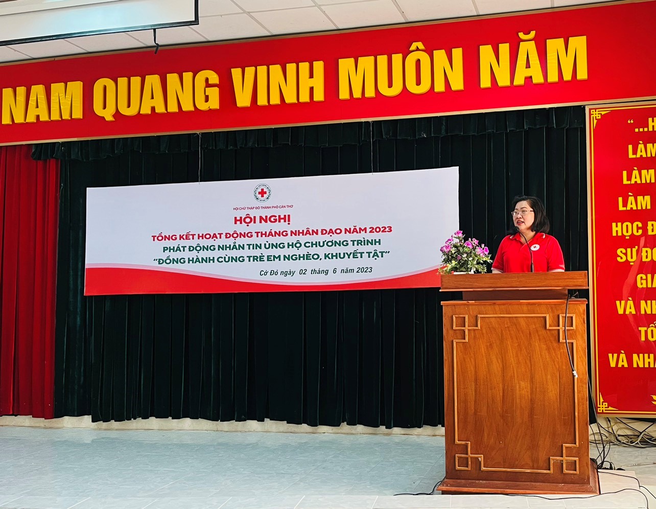 Cần Thơ: Tổng kết Tháng Nhân đạo 2023, phát động nhắn tin ủng hộ Chương trình “Đồng hành cùng trẻ em nghèo, khuyết tật” - Ảnh 1.