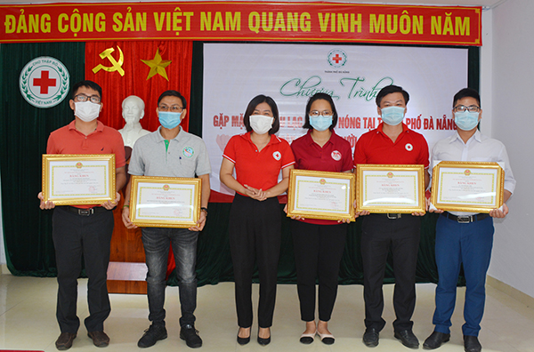 Đà Nẵng: Tôn vinh người hiến máu tình nguyện tiêu biểu năm 2021 - Ảnh 1.