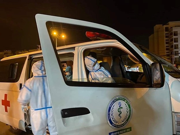 Những chiến sĩ thầm lặng trên tuyến đầu chống dịch Covid-19 - Ảnh 1.