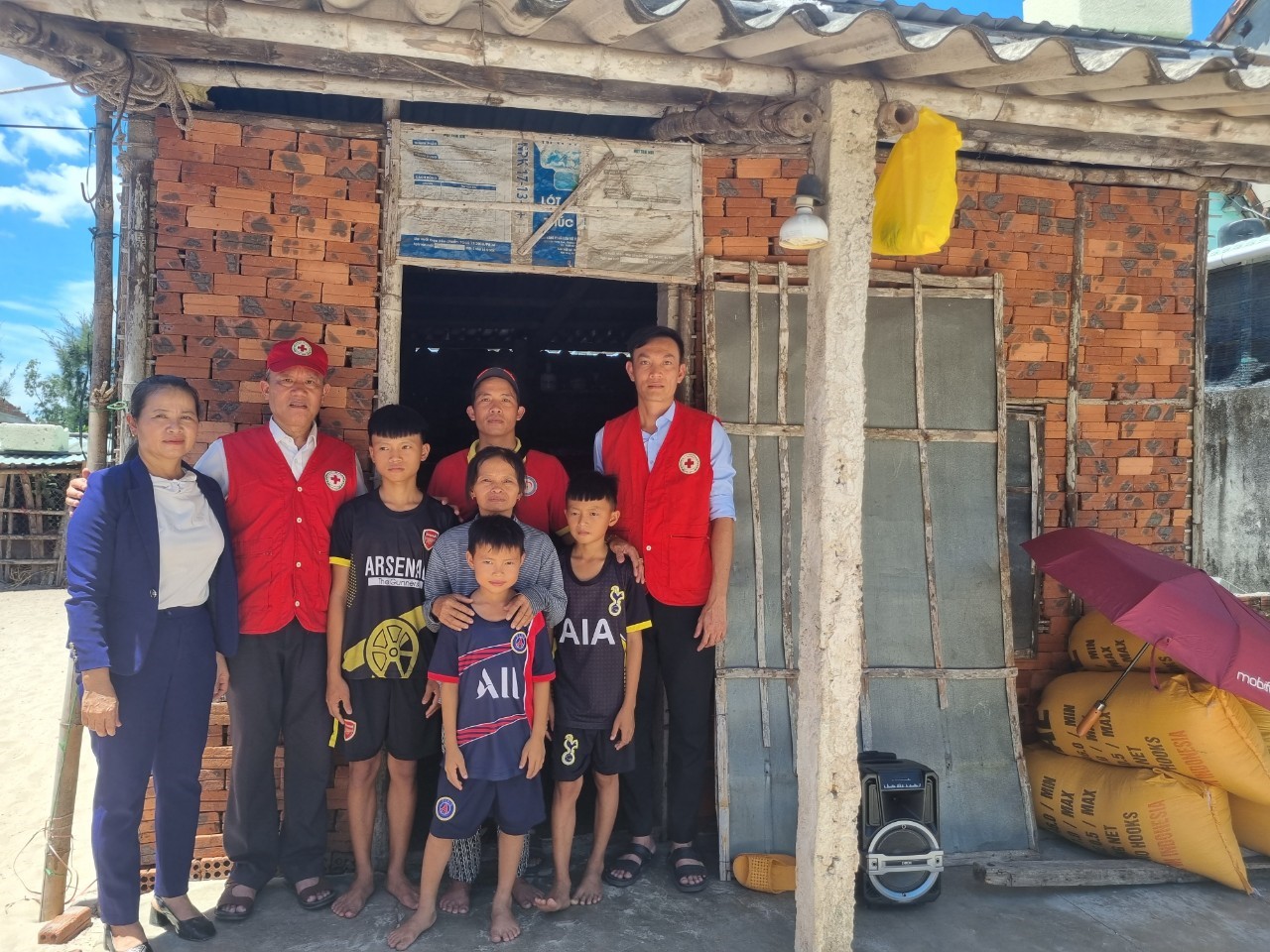 Hội Chữ thập đỏ Cẩm Lệ (Đà Nẵng), trao hơn 81 triệu xây dựng nhà tình thương cho gia đình anh Nguyễn Văn Cư tại xã Bình Sa tỉnh Quảng Nam - Ảnh 1.