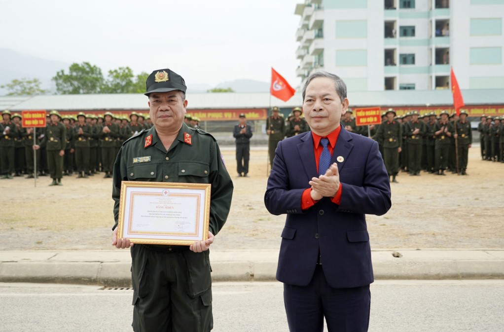 Quảng Ninh: Cán bộ chiến sĩ Trung đoàn CSCĐ Đông Bắc  hiến trên 500 đơn vị máu - Ảnh 2.