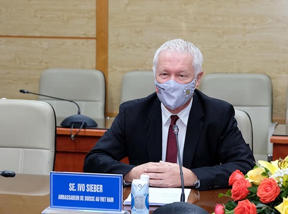 Việt Nam mong muốn các nước hỗ trợ nhiều hơn các nguồn vaccine phòng Covid-19 - Ảnh 3.