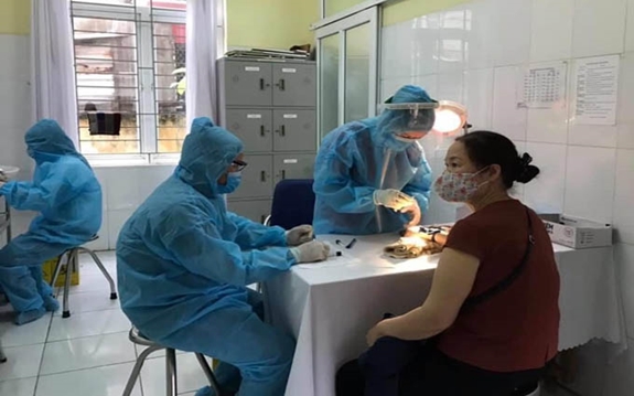 Hà Nội ghi nhận thêm 27 ca dương tính với virus SARS-CoV-2 - Ảnh 1.