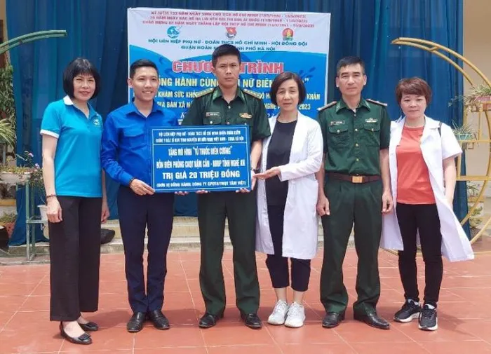Nhiều hoạt động tri ân nhân dân khu vực biên giới Nghệ An, Quảng Trị - Ảnh 2.