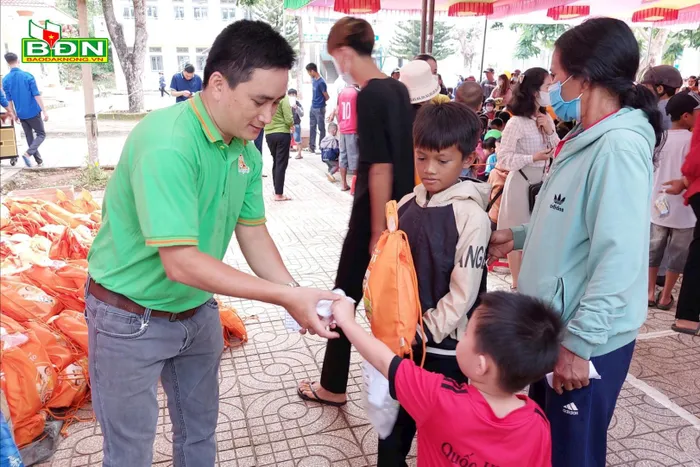 Đắk Nông: Khám bệnh, cấp phát thuốc và tặng quà cho người dân khó khăn ở Krông Nô - Ảnh 2.