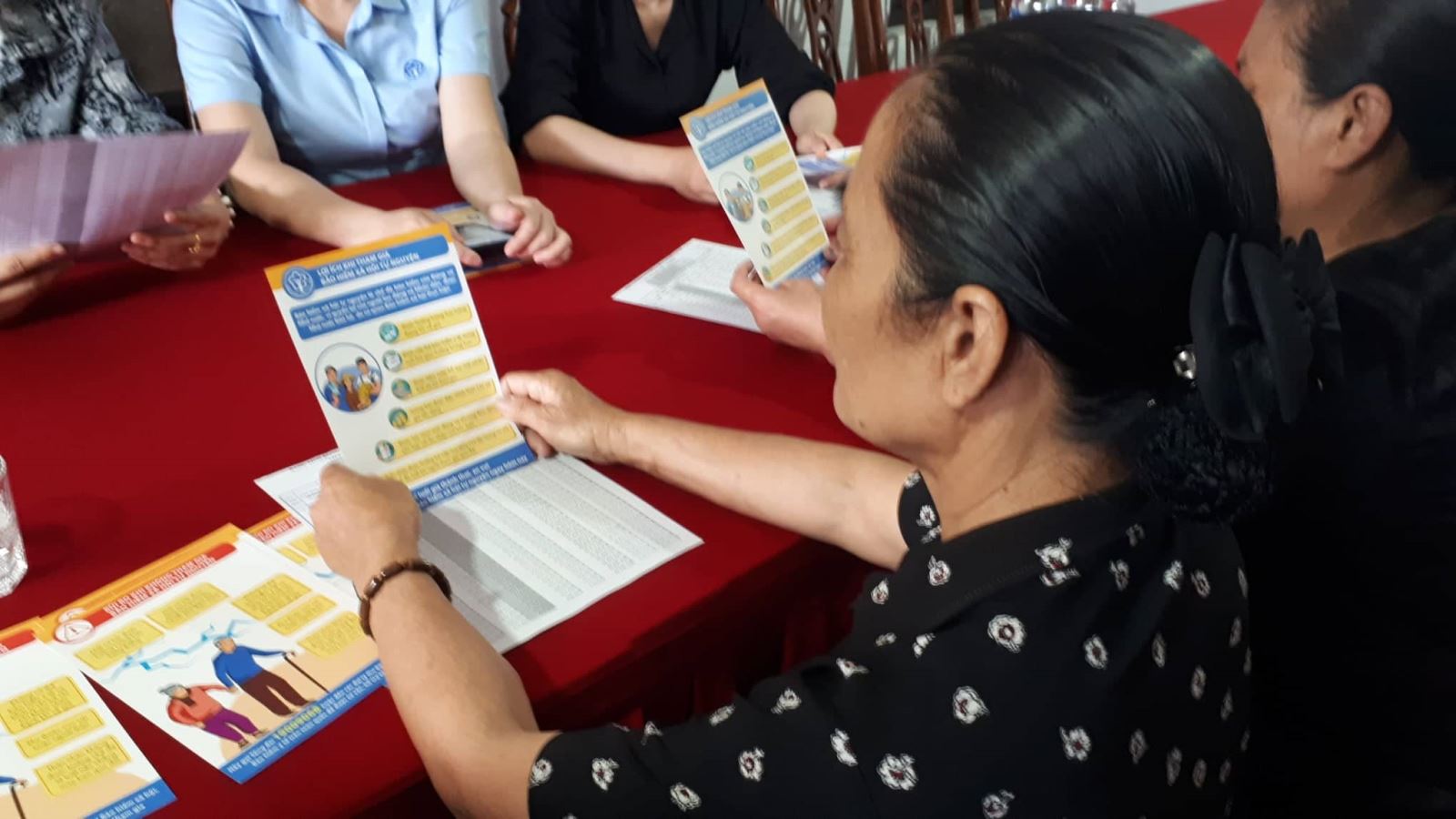 Tuyên truyền, thay đổi nhận thức tham gia BHXH tự nguyện tại vùng công giáo - Ảnh 4.