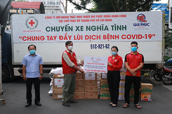 TP Hồ Chí Minh: 500 suất quà được chuyển đến người dân có hoàn cảnh đặc biệt khó khăn tại các khu vực phong tỏa - Ảnh 3.
