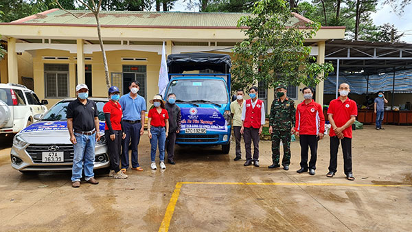 Đắk Lắk: Chuyến xe yêu thương về với người dân nghèo xã Cư Né - Ảnh 1.