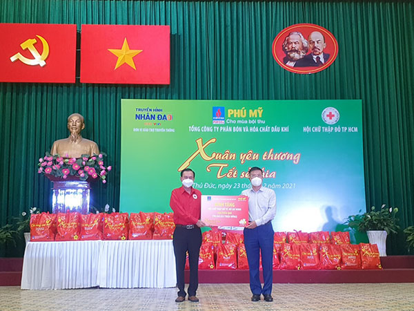 TP Hồ Chí Minh: Chương trình “Xuân yêu thương - Tết sẻ chia” đến với các hoàn cảnh khó khăn - Ảnh 1.