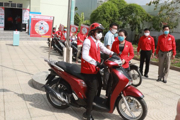 TP Hồ Chí Minh: Yêu thương lan tỏa từ phiên Chợ Nhân đạo dành cho người khó khăn - Ảnh 2.