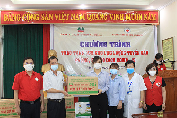 Ninh Bình : Chia sẻ với lực lượng tuyến đầu phòng chống dịch bệnh Covid-19 - Ảnh 2.