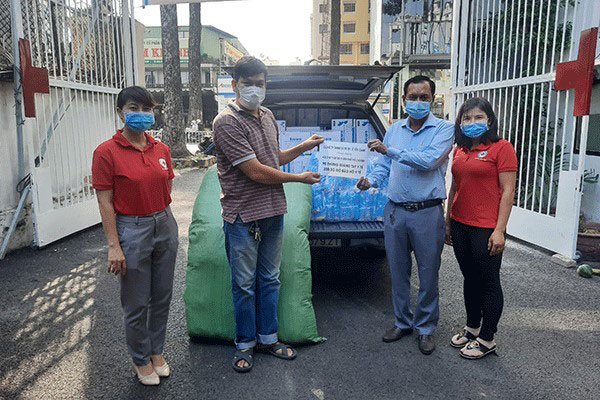 TP. Hồ Chí Minh: Tiếp nhận và phân phối nông sản hỗ trợ người dân vượt qua đại dịch - Ảnh 3.