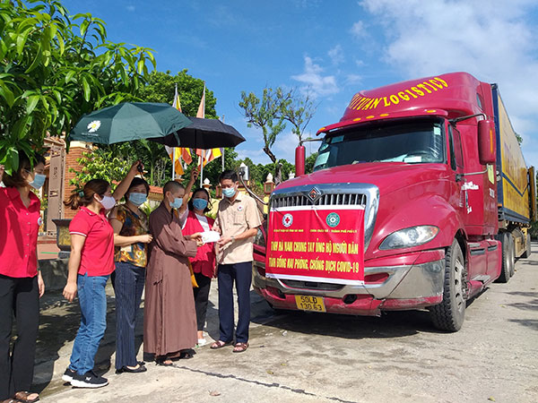 Hà Nam: Trên 7 tỷ đồng hỗ trợ đồng bào trong và ngoài tỉnh phòng chống dịch Covid-19 - Ảnh 2.