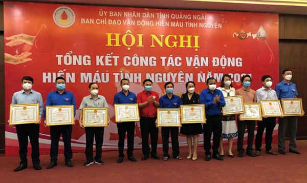 Quảng Ngãi: Năm 2021, tiếp nhận 13.498 đơn vị máu, đáp ứng nhu cầu cấp cứu và điều trị trên địa bàn tỉnh - Ảnh 1.