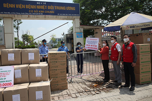 Hội Chữ thập đỏ Việt Nam hỗ trợ nguồn lực cùng tuyến đầu chống dịch - Ảnh 3.