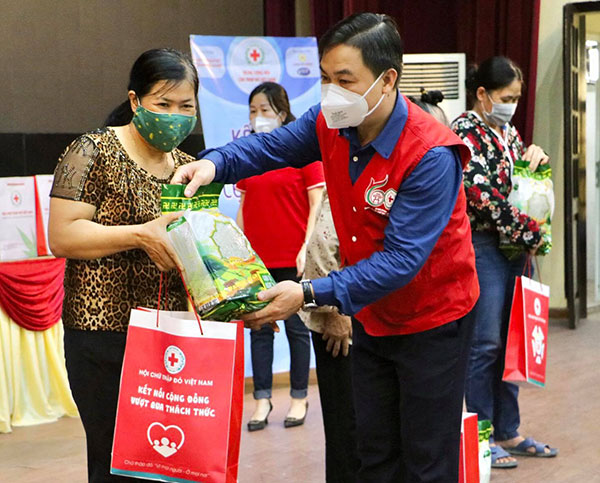 Hà Nội: 10.000 túi hàng gia đình - San sẻ yêu thương, vượt qua đại dịch - Ảnh 2.