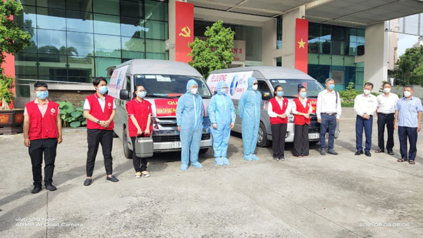 “Đội tiêm vaccine lưu động” – Mô hình linh hoạt, hiệu quả của tình nguyện viên Chữ thập đỏ TP.Hồ Chí Minh - Ảnh 1.