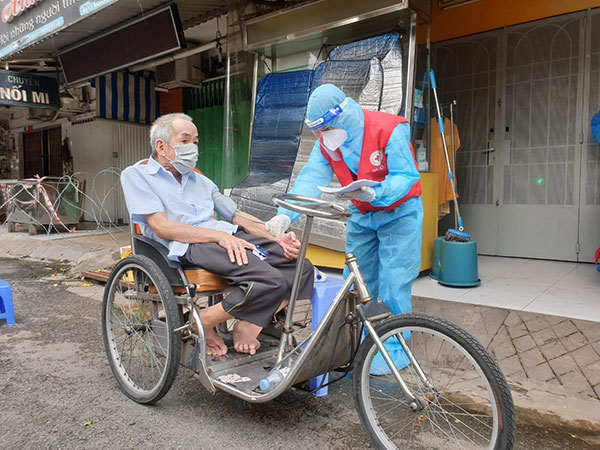 “Đội tiêm vaccine lưu động” – Mô hình linh hoạt, hiệu quả của tình nguyện viên Chữ thập đỏ TP.Hồ Chí Minh - Ảnh 3.