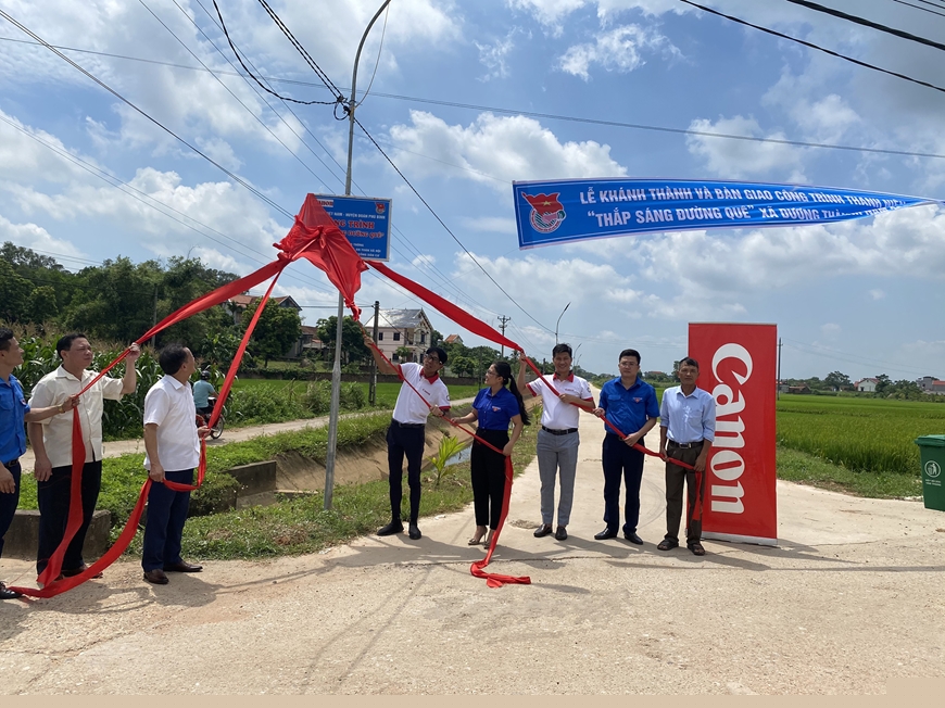 Canon Việt Nam khánh thành và bàn giao công trình “Thắp sáng đường quê” 2022 - Ảnh 1.