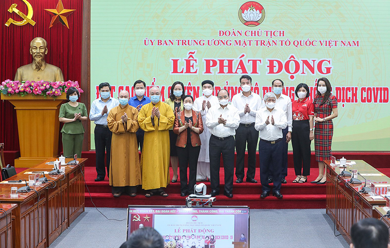 BHXH Việt Nam trao 2 tỷ đồng ủng hộ phòng chống dịch Covid-19 - Ảnh 3.