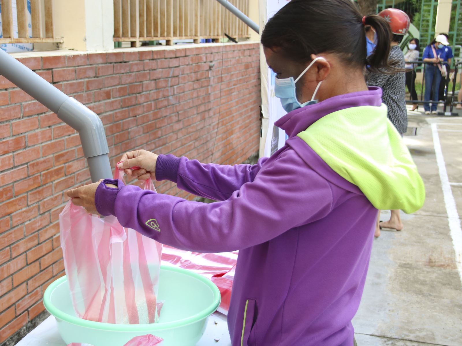 Nhân rộng mô hình ATM gạo miễn phí tại TP Hồ Chí Minh - Ảnh 3.