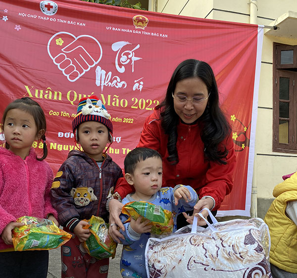 Hội Chữ thập đỏ Việt Nam - Lan tỏa Tết Nhân ái đến với đồng bào dân tộc huyện Pắc Nặm - Ảnh 1.