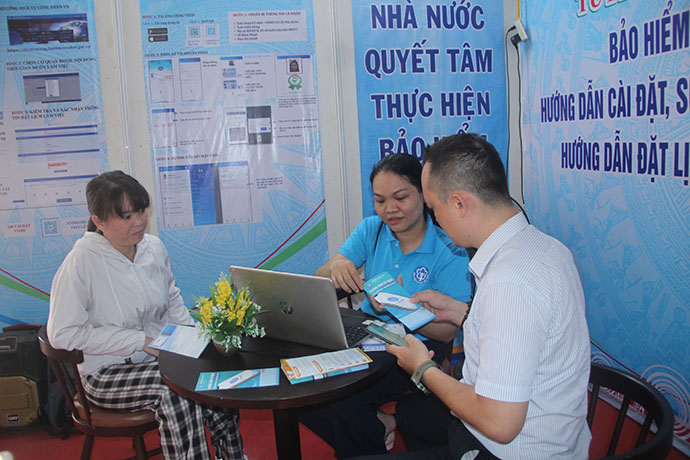 BHXH Quận Bình Tân “vào” hội chợ tuyên truyền, phổ biến pháp luật về chính sách BHXH tự nguyện, BHYT hộ gia đình - Ảnh 3.