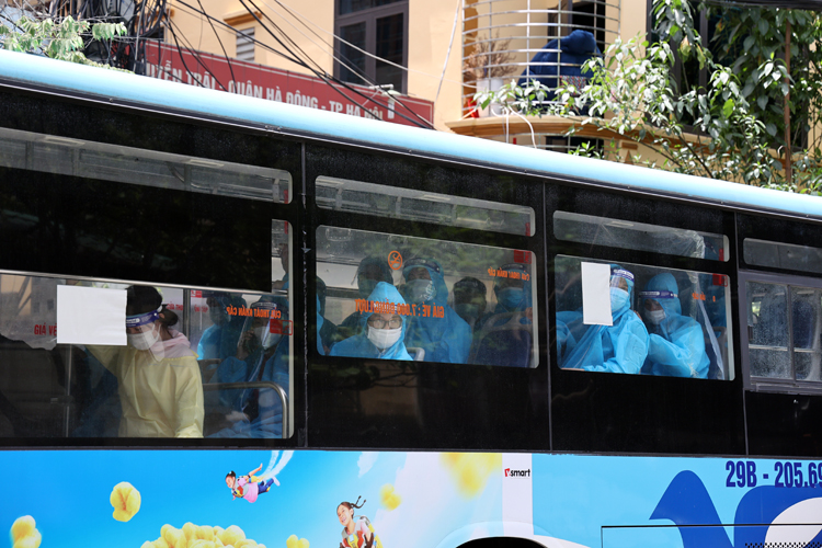 Hà Nội đón 286 công dân từ Bắc Giang trở về - Ảnh 5.