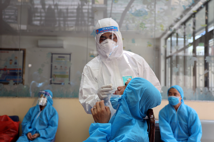 Hà Nội đón 286 công dân từ Bắc Giang trở về - Ảnh 9.