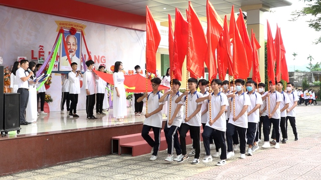 Trường THPT Thủy Sơn: Đồng hành cùng học sinh nghèo   - Ảnh 4.