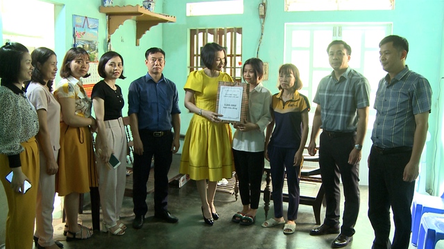 Trường THPT Thủy Sơn: Đồng hành cùng học sinh nghèo   - Ảnh 3.