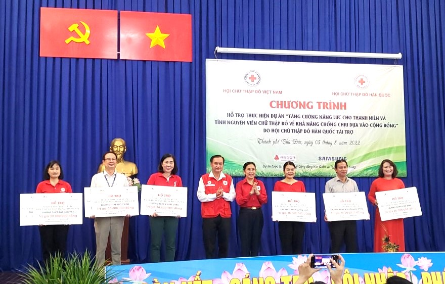 Triển khai các hoạt động hỗ trợ thanh niên và tình nguyện viên Chữ thập đỏ trong trường học - Ảnh 1.