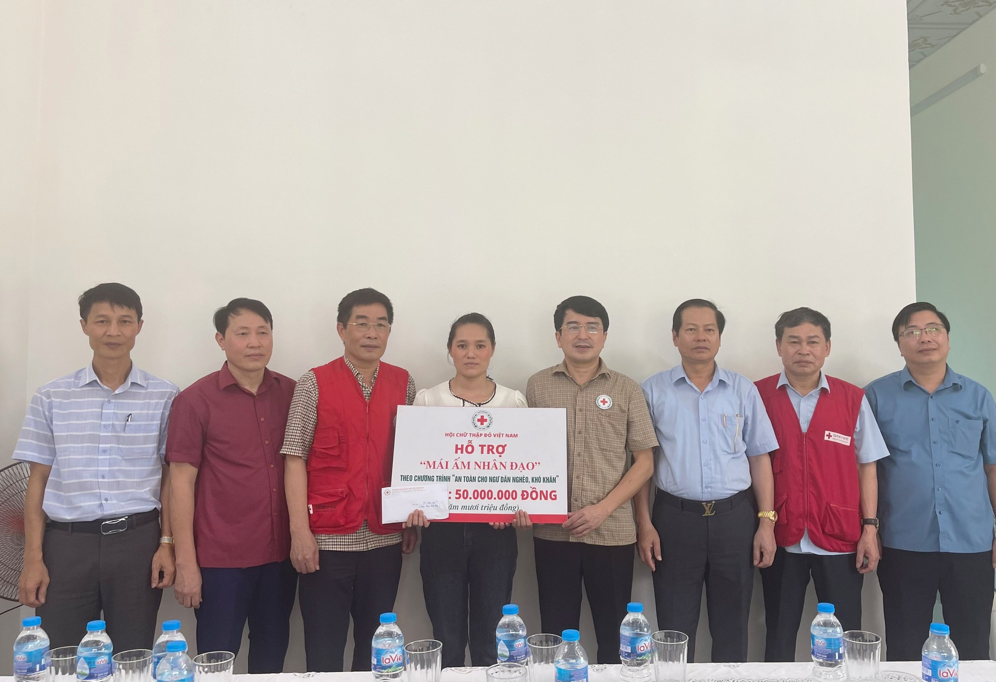 Thanh Hoá: Bàn giao nhà cho ngư dân nghèo, khó khăn - Ảnh 2.