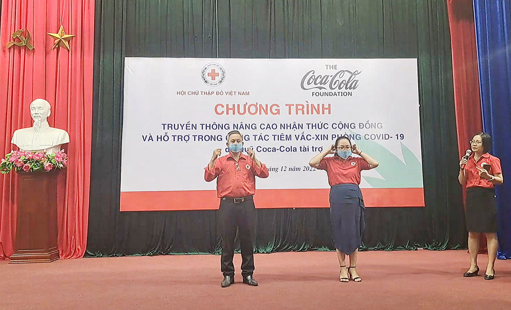 Hội Chữ thập đỏ Đà Nẵng tiếp tục tuyên truyền nâng cao nhận thức cộng đồng tiêm vắc-xin phòng Covid-19 - Ảnh 2.