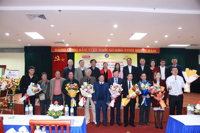 24 tác phẩm đoạt giải Cuộc thi viết “Ngành Đồ uống Việt Nam với sự phát triển kinh tế - xã hội của đất nước” - Ảnh 2.