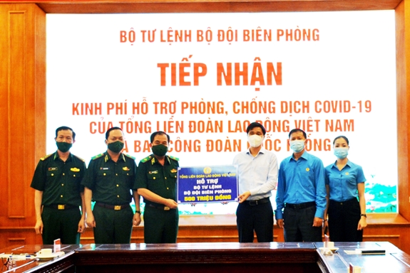 Ban chỉ đạo phòng, chống dịch Covid-19 Bộ Quốc phòng tiếp nhận hỗ trợ 2 tỷ đồng - Ảnh 3.