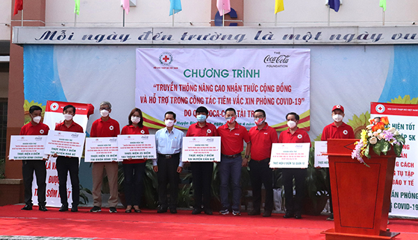 TP.Hồ Chí Minh: Nâng cao nhận thức cộng đồng và hỗ trợ tiêm vắc-xin phòng dịch COVID-19 - Ảnh 2.