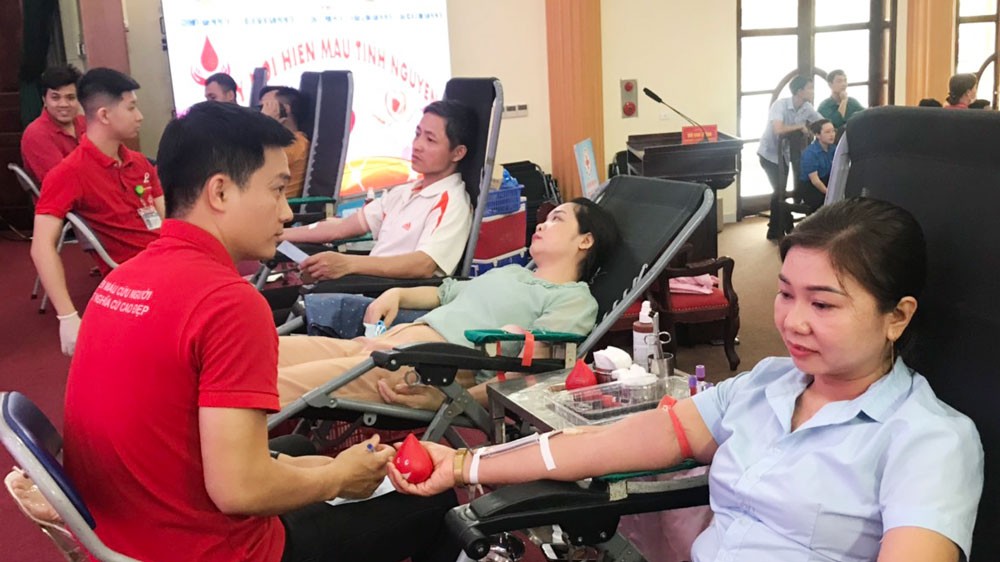 Thái Nguyên: Trên 350 công nhân lao động tham gia hiến máu nhân đạo - Ảnh 1.